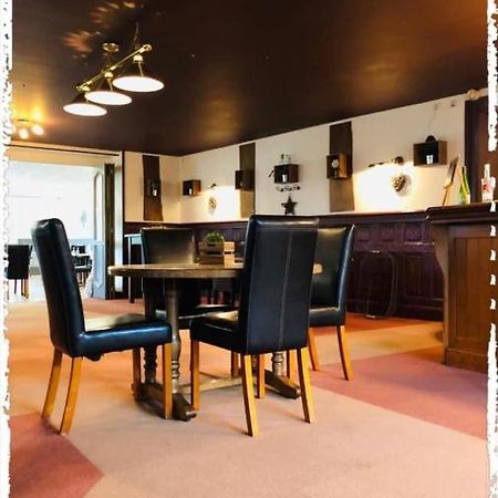 Hotel Le Bretagne Et Restaurant Le Papillon Gorron Buitenkant foto